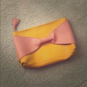 Elizabeth Arden cosmetic purse